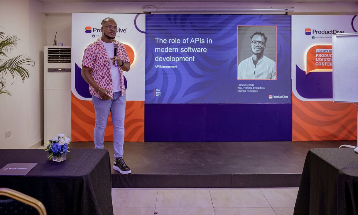 Tochii presenting at ProductDive conference